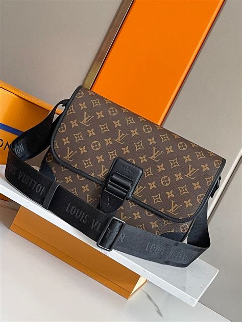 ví nam louis vuitton|túi xách louis vuitton.